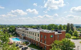 Holiday Inn Express & Suites Bethlehem Airport-Allentown Area
