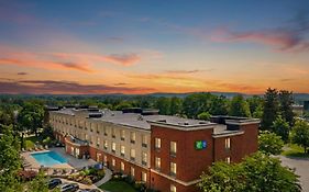 Holiday Inn Express & Suites Bethlehem Airport-Allentown Area